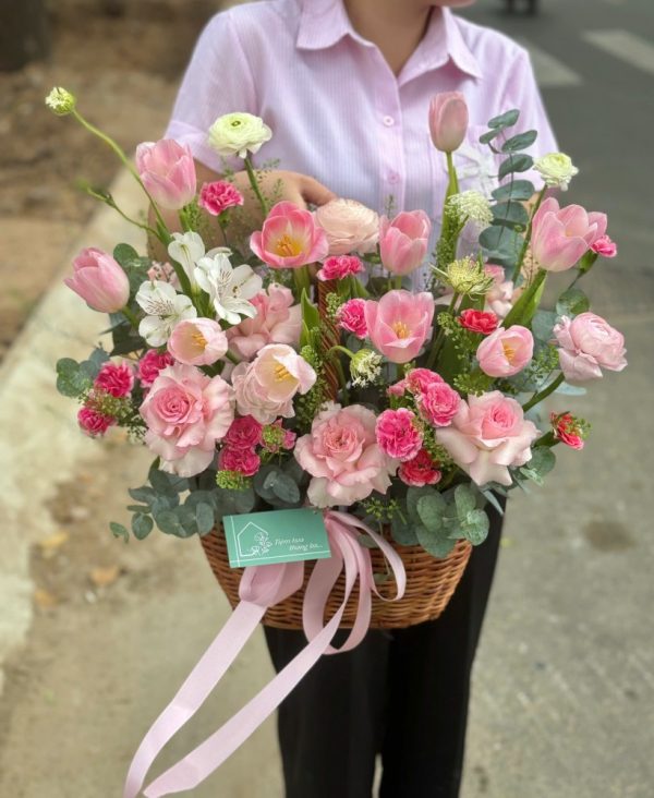 Giỏ Tulip Tông Hồng Ngọt Ngào (4)