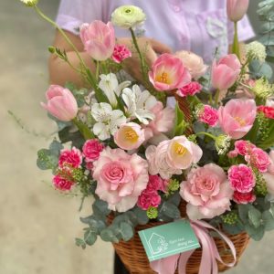 Giỏ Tulip Tông Hồng Ngọt Ngào (5)