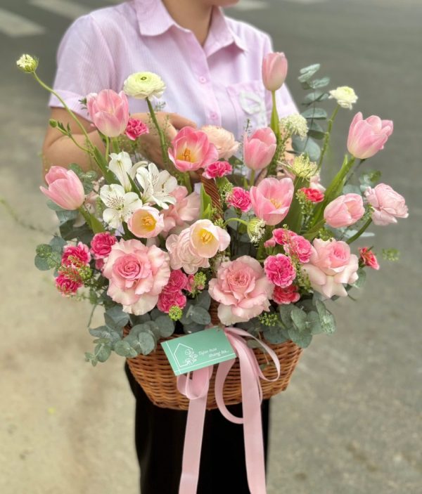 Giỏ Tulip Tông Hồng Ngọt Ngào (6)