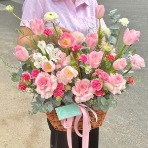 Giỏ Tulip Tông Hồng Ngọt Ngào (7)