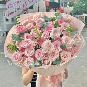 bó hoa hồng lạc thần và hồng kem dâu