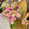 Bó hoa cưới tulip hồng mix hoa lá phụ