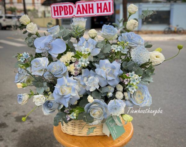 giỏ hoa tone xanh dương