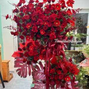 Kệ hoa chúc mừng tone đỏ rực rỡ