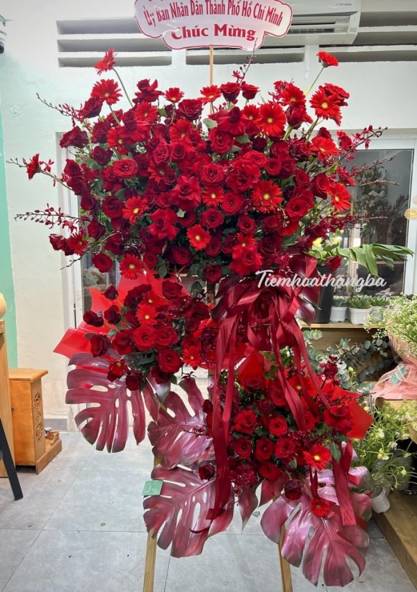 Kệ hoa chúc mừng tone đỏ rực rỡ