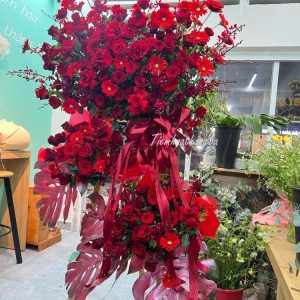 Kệ hoa chúc mừng tone đỏ rực rỡ