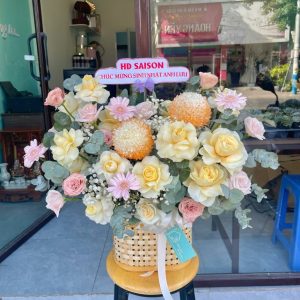giỏ hoa tone vàng cúc mẫu đơn