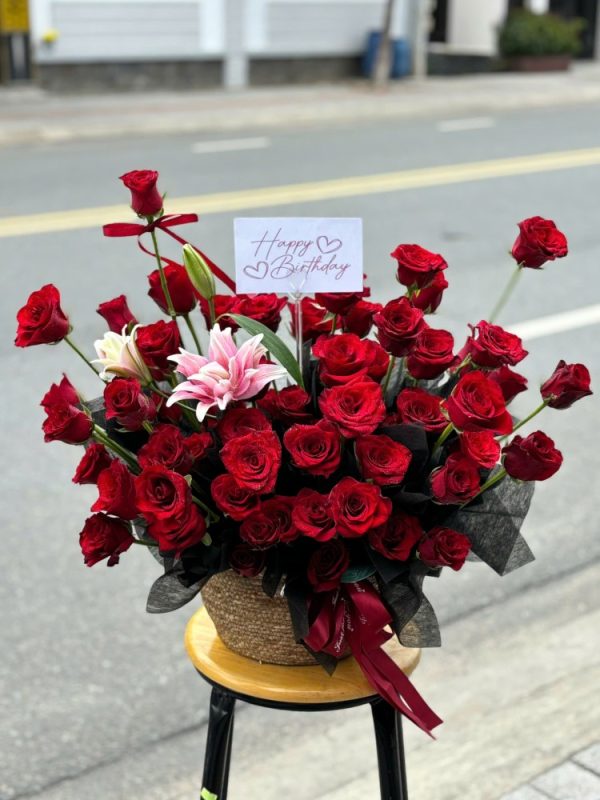 giỏ hồng đỏ chúc mừng