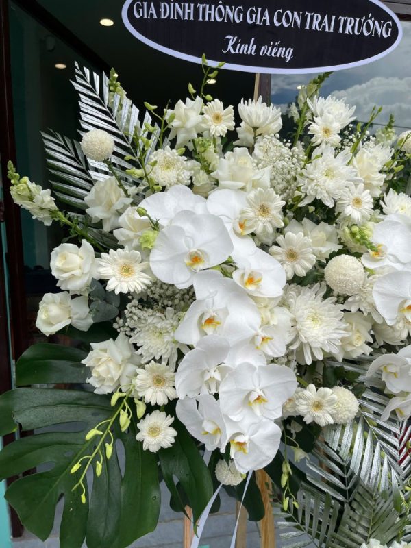 kệ hoa chia buồn