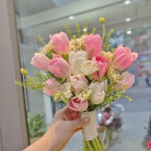 bó hoa cưới tulip hồng nhập khẩu