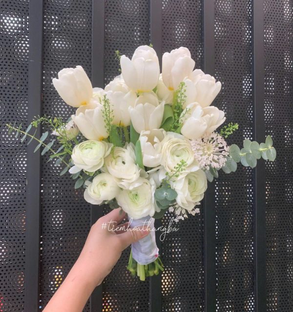 bó hoa cưới tulip trắng
