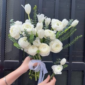 bó cưới tulip mix mao lương trắng