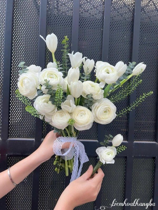 bó cưới tulip mix mao lương trắng