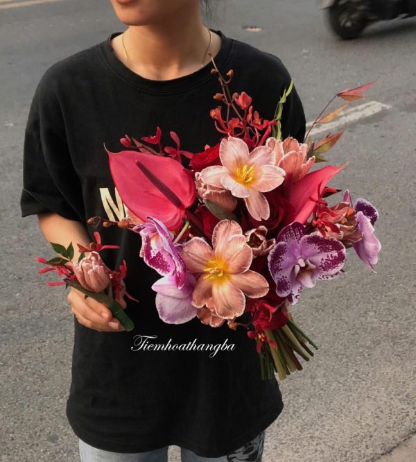 bó hoa cưới tone đỏ