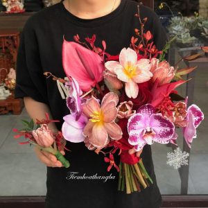 bó hoa cưới tone đỏ