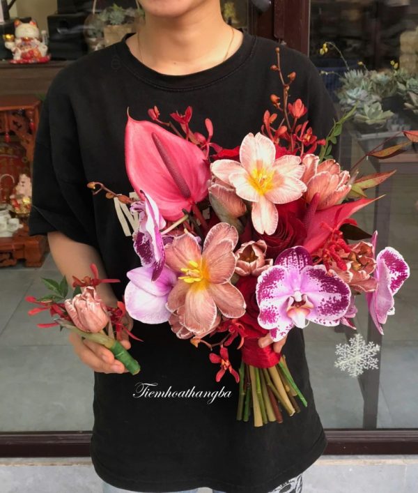 bó hoa cưới tone đỏ